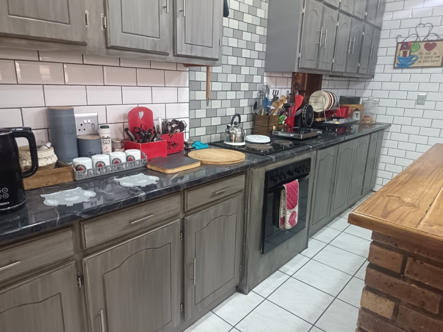 4 Bedroom Property for Sale in Carters Glen Northern Cape